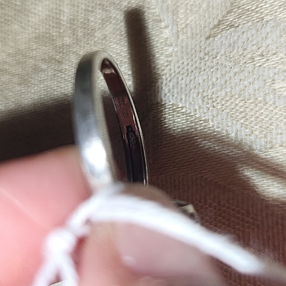 Size 7 silver ring - Picture 4 of 5